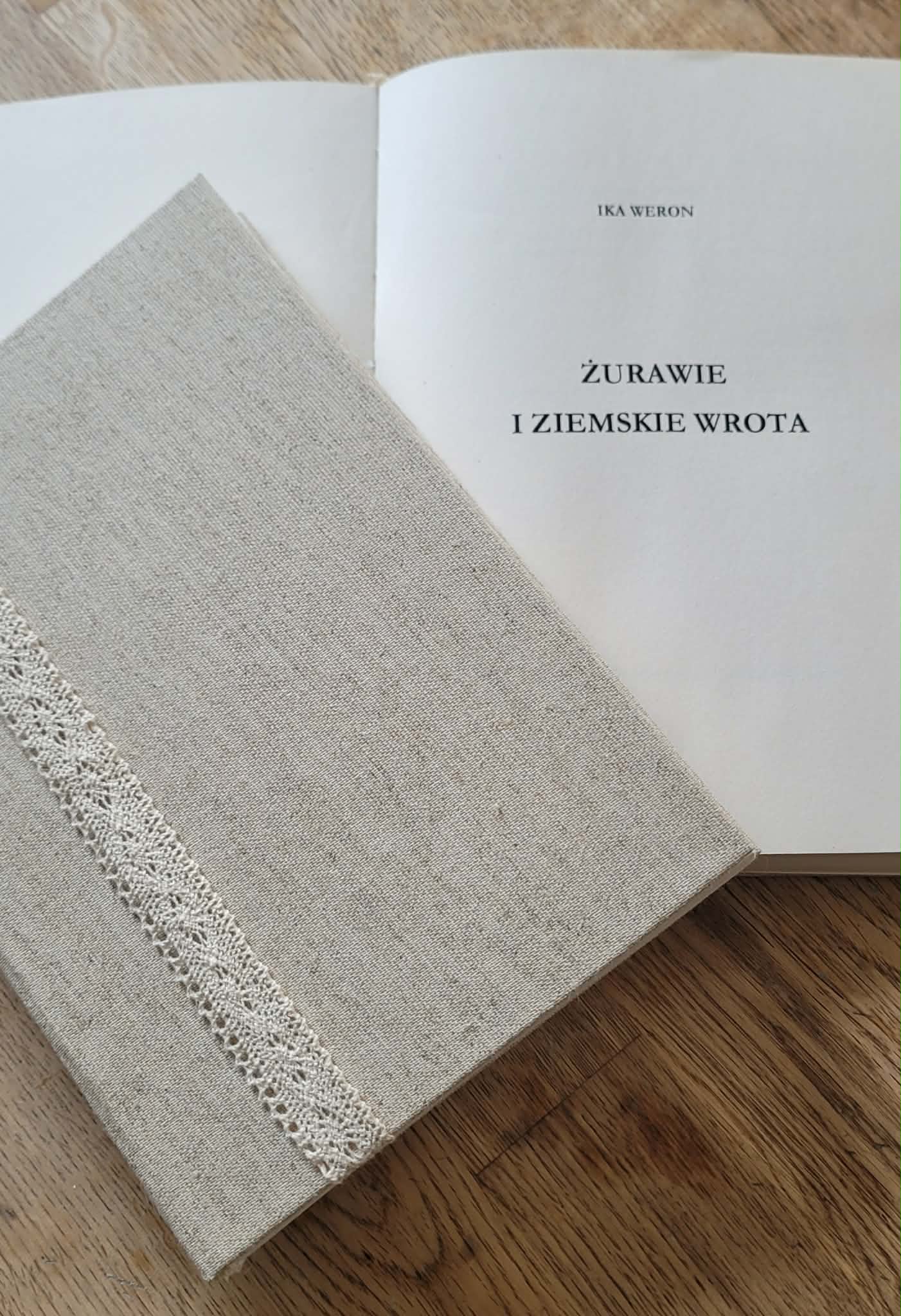 Ręcznie szyte wydanie Żurawie i Ziemskie Wrota